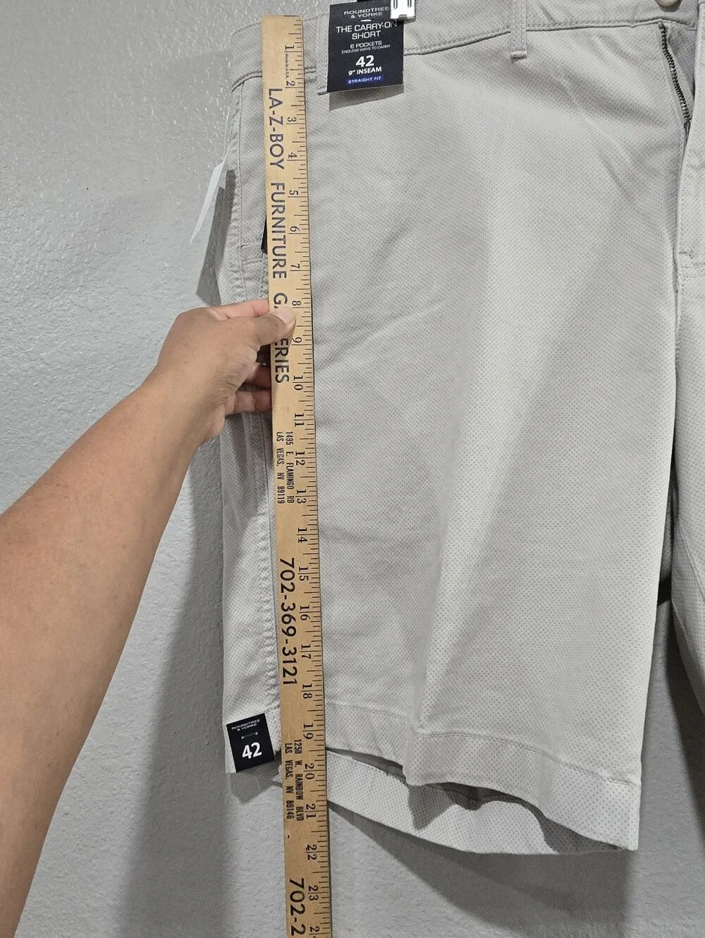 Roundtree & Yorke Men's Casual Chino Carry On Size 42 Shorts Light Gray